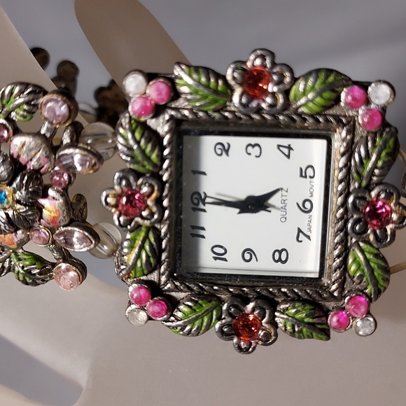 Vintage Avon Flower Rhinestones Stretch Band Women's Watch Unique Floral - Picture 2 of 10